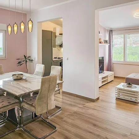 Luxury Val Apartment